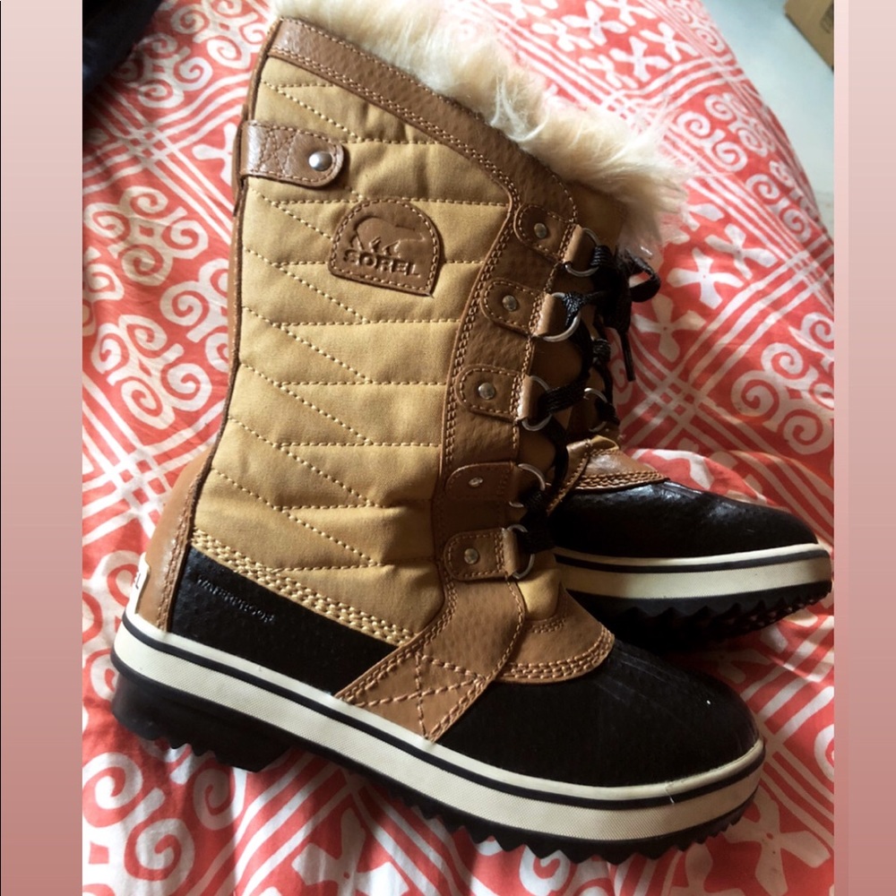 SOREL size 4 lovely new boots